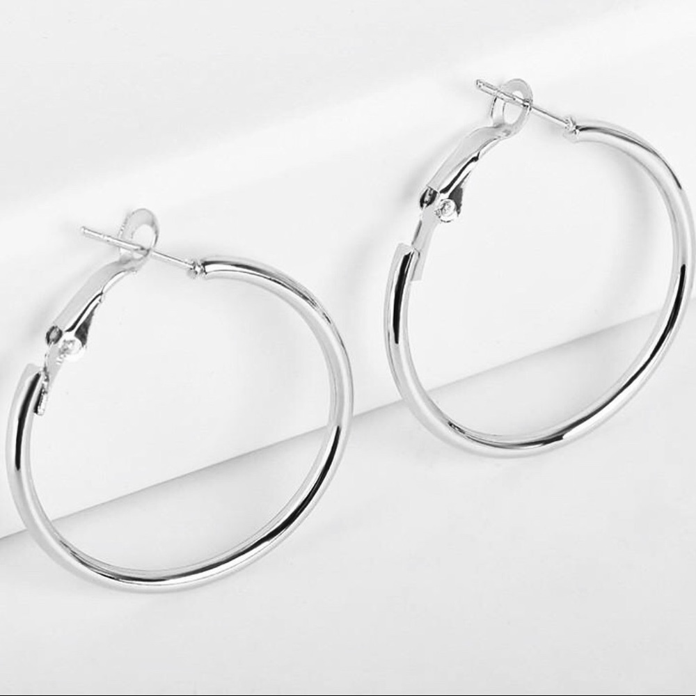 🥳 Silver hoop earrings